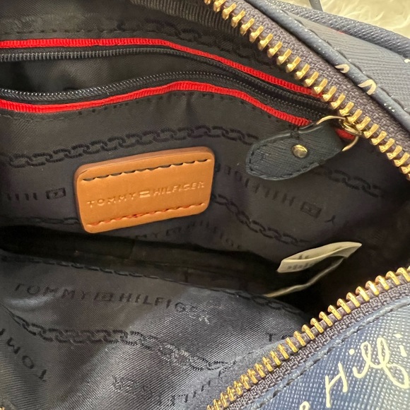 Tommy Hilfiger - Picture 4 of 8